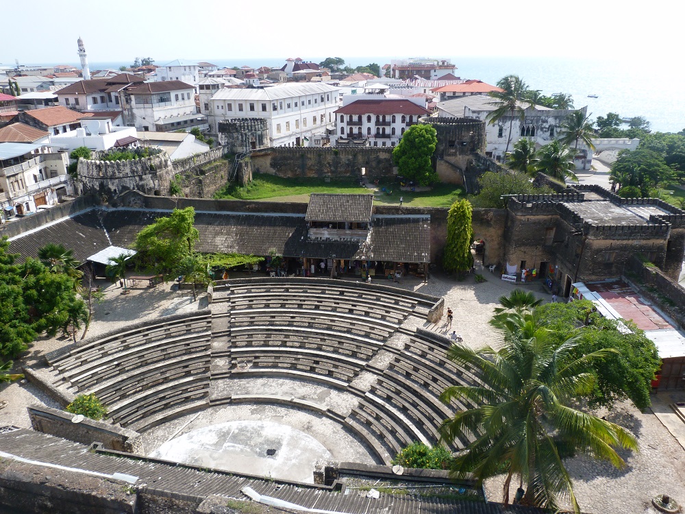 Vieux forts de défenses des sultans venus d'Oman contre les Portugais auxquels les arabes ont "piqué" Zanzibar 
