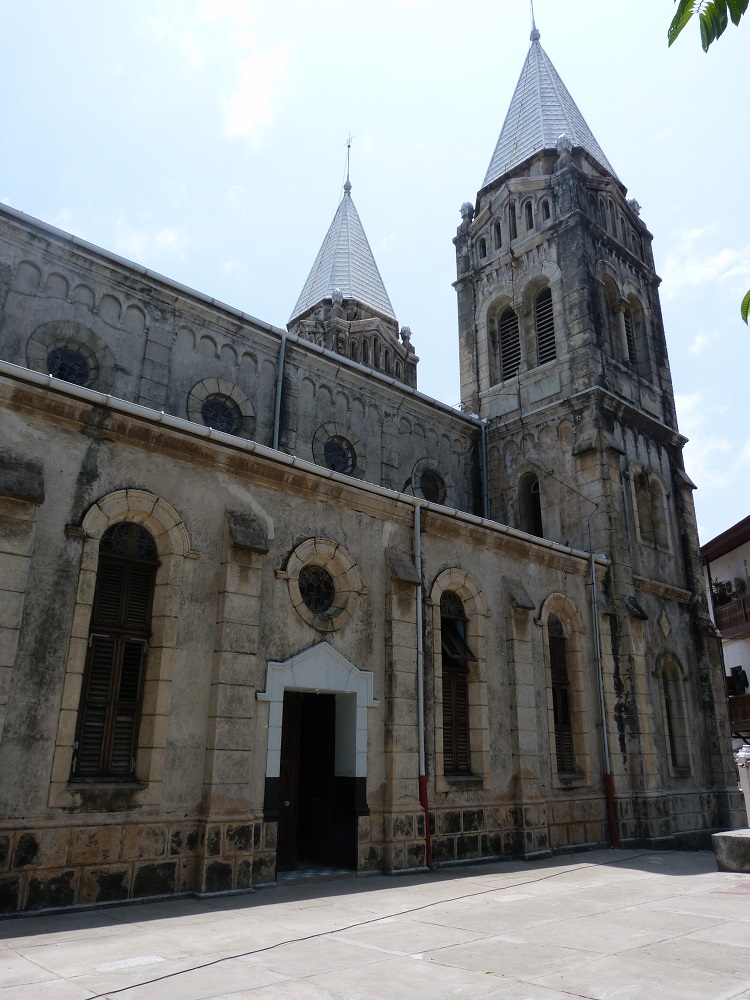 L'église construite selon les plans de Bérengier (cf. saint-Michel à Marseille)